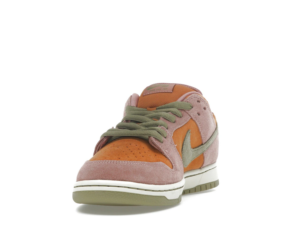 Nike SB Dunk Low Red Stardust