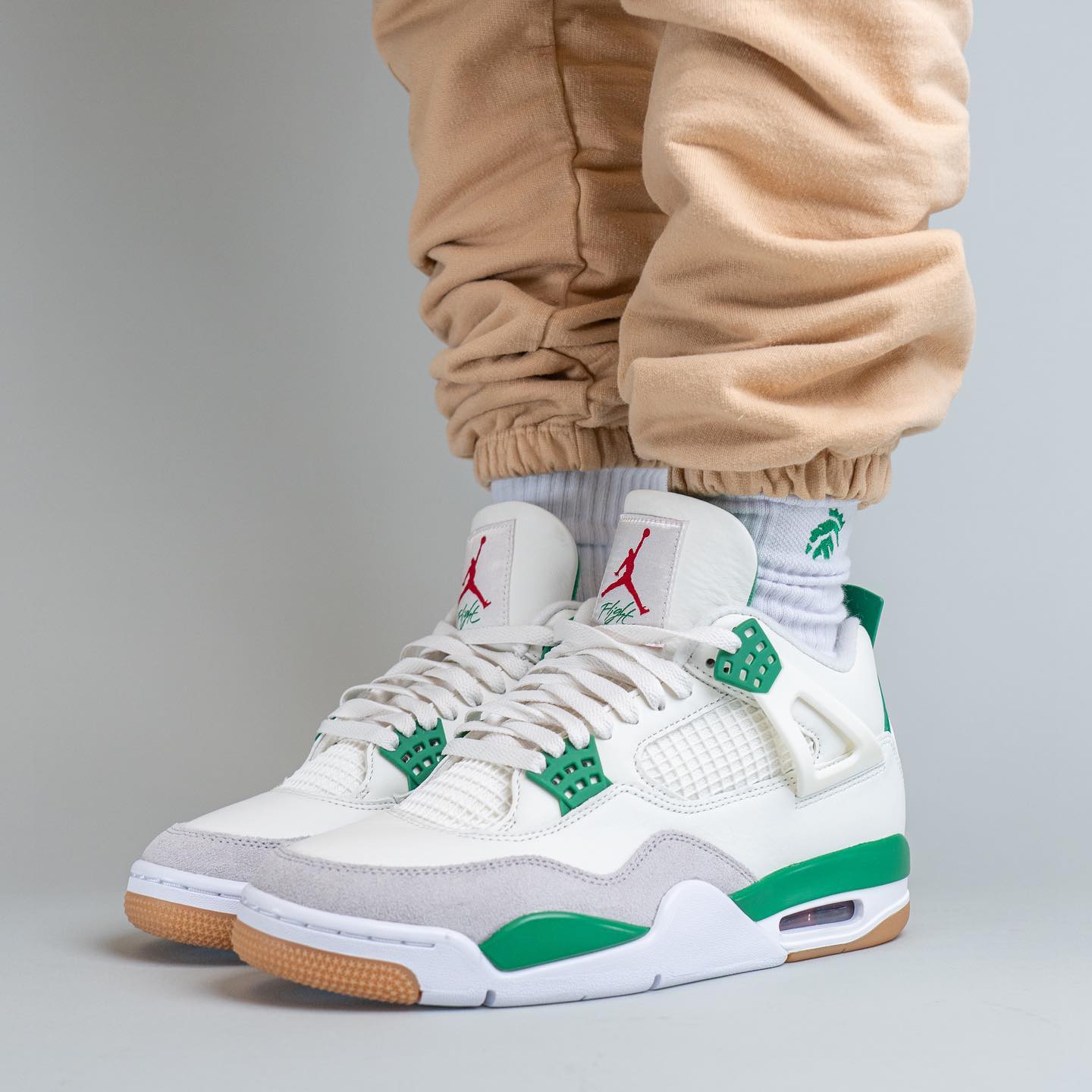 Air Jordan 4 SB Retro Pine Green