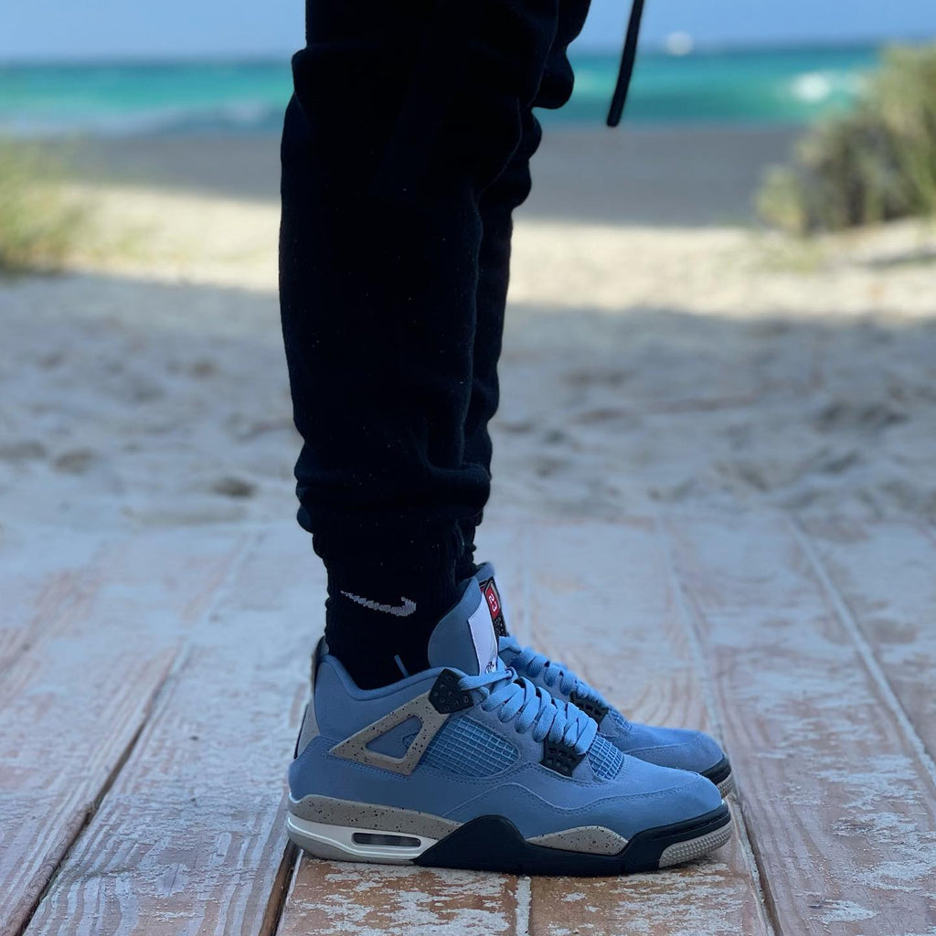 Air Jordan 4 University Blue