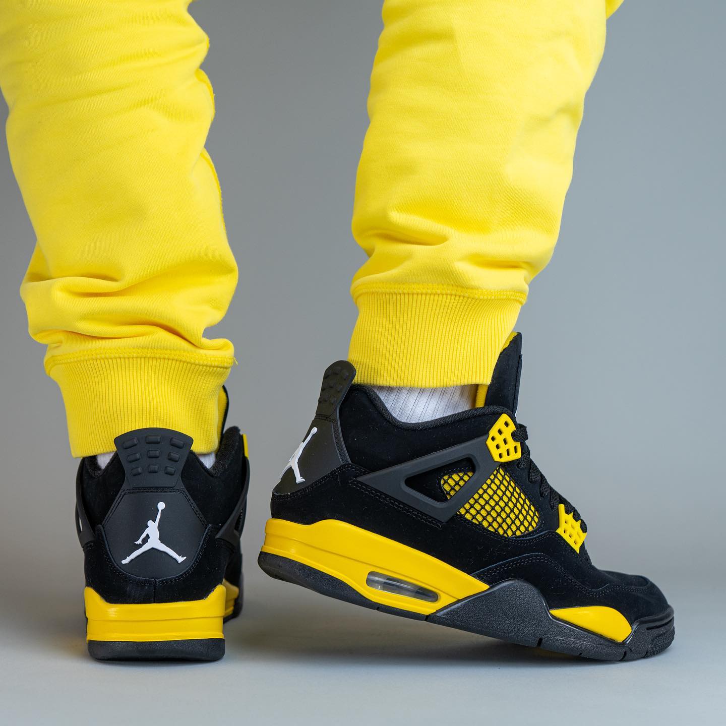 Air Jordan 4 Retro Thunder (2023)