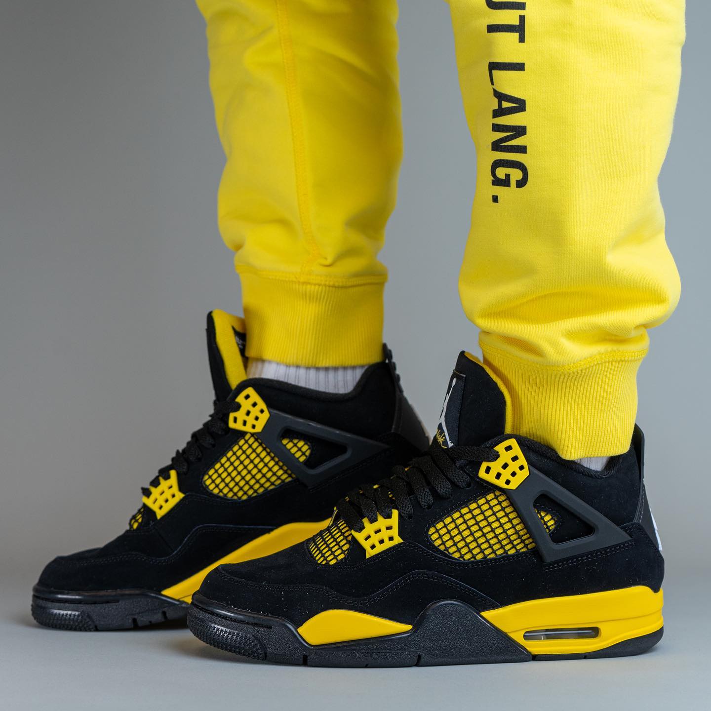 Air Jordan 4 Retro Thunder (2023)