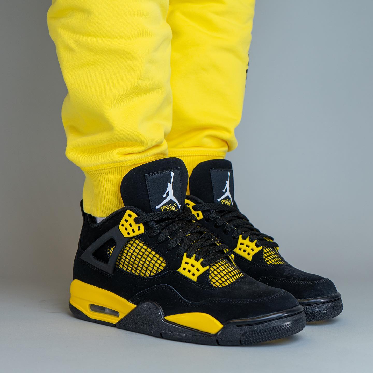 Air Jordan 4 Retro Thunder (2023)