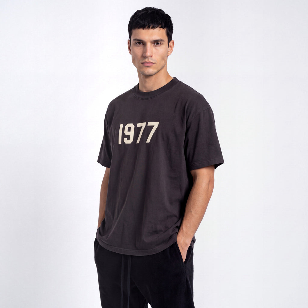 tričko Fear of God Essentials 1977 T-Shirt Iron ADONIO