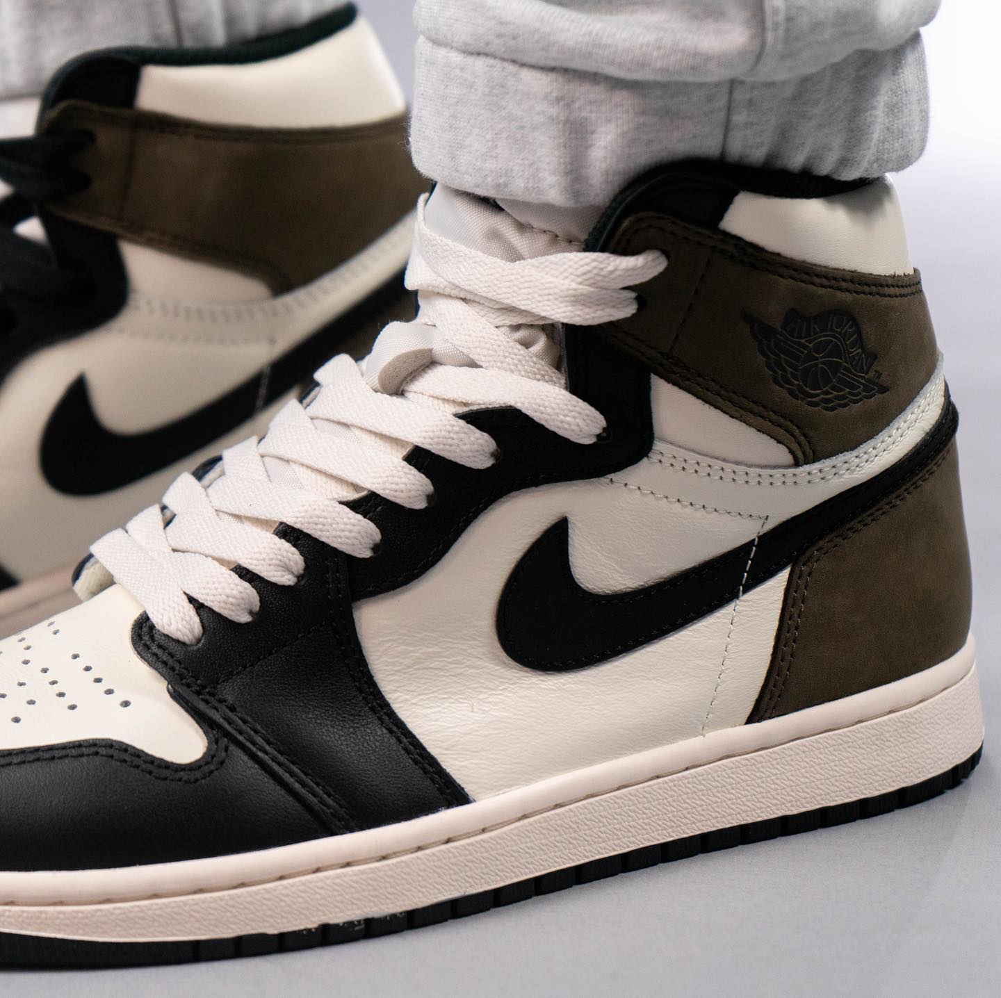 Air Jordan 1 High Mocha