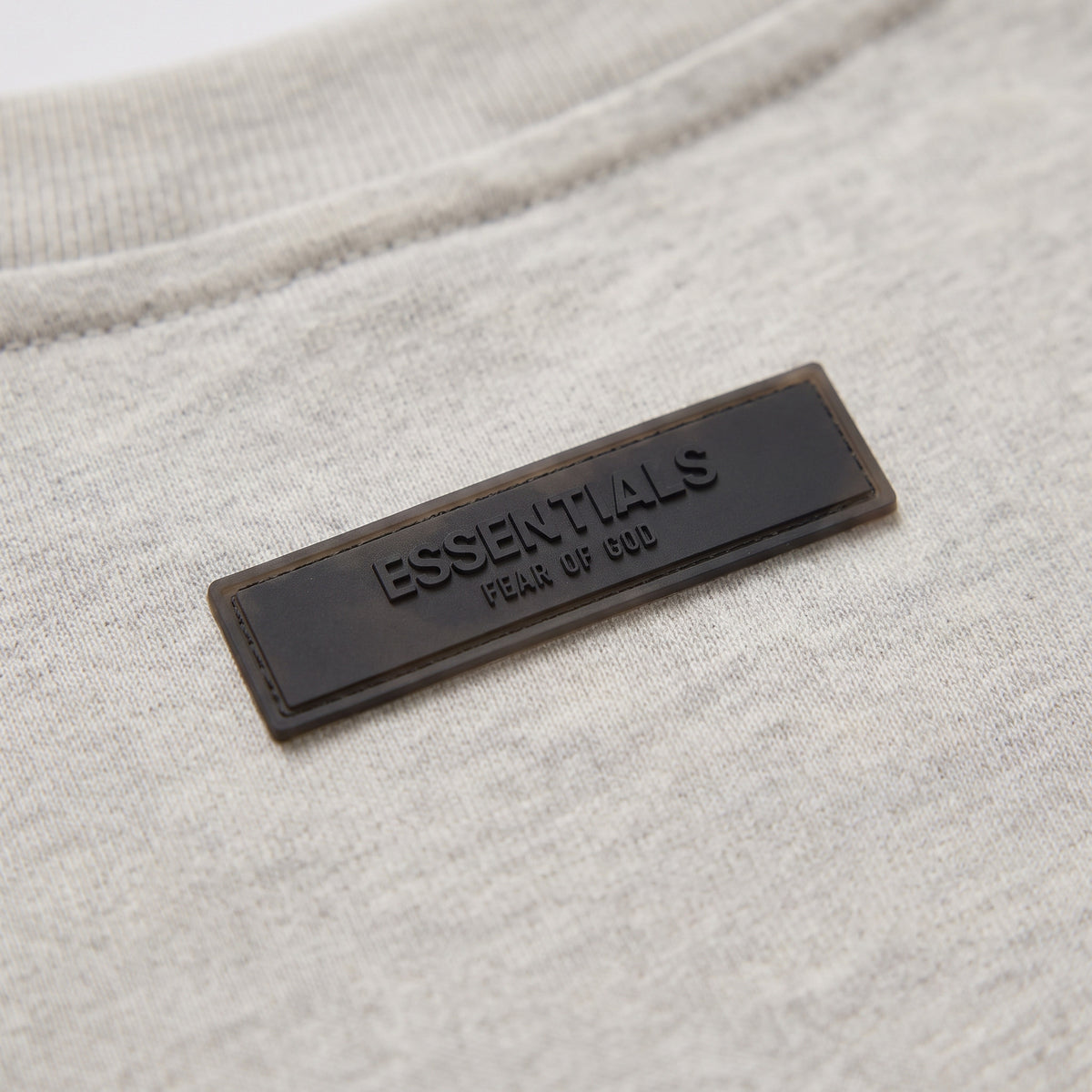 tričko Fear of God Essentials S22 T-shirt Light Oatmeal ADONIO