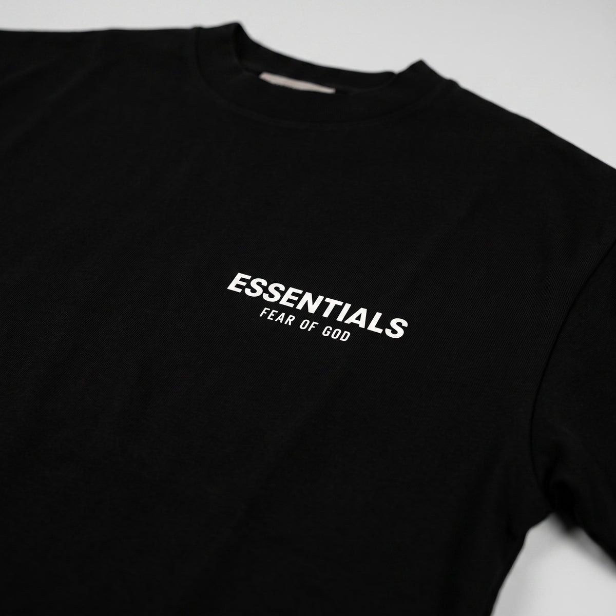 tričko Fear of God Essentials S25 T-Shirt Jet Black ADONIO