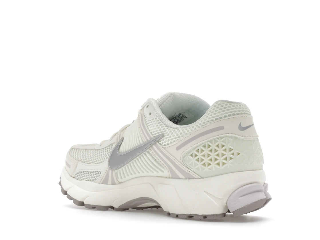 tenisky a boty Nike Zoom Vomero 5 Sail Vast Grey Metallic Silver FB9149-103 ADONIO